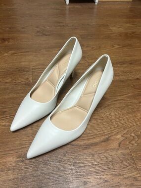 Aldo White Pointed-Toe Leather Pumps with Kitten Heel